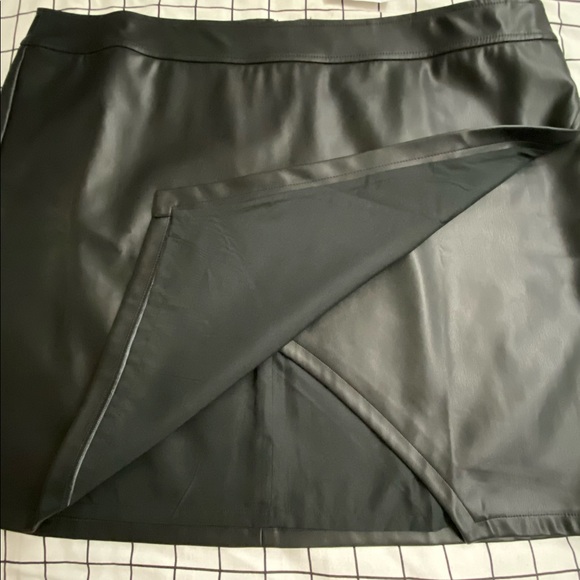 LOFT plus size leather skirt NWT - Picture 2 of 4